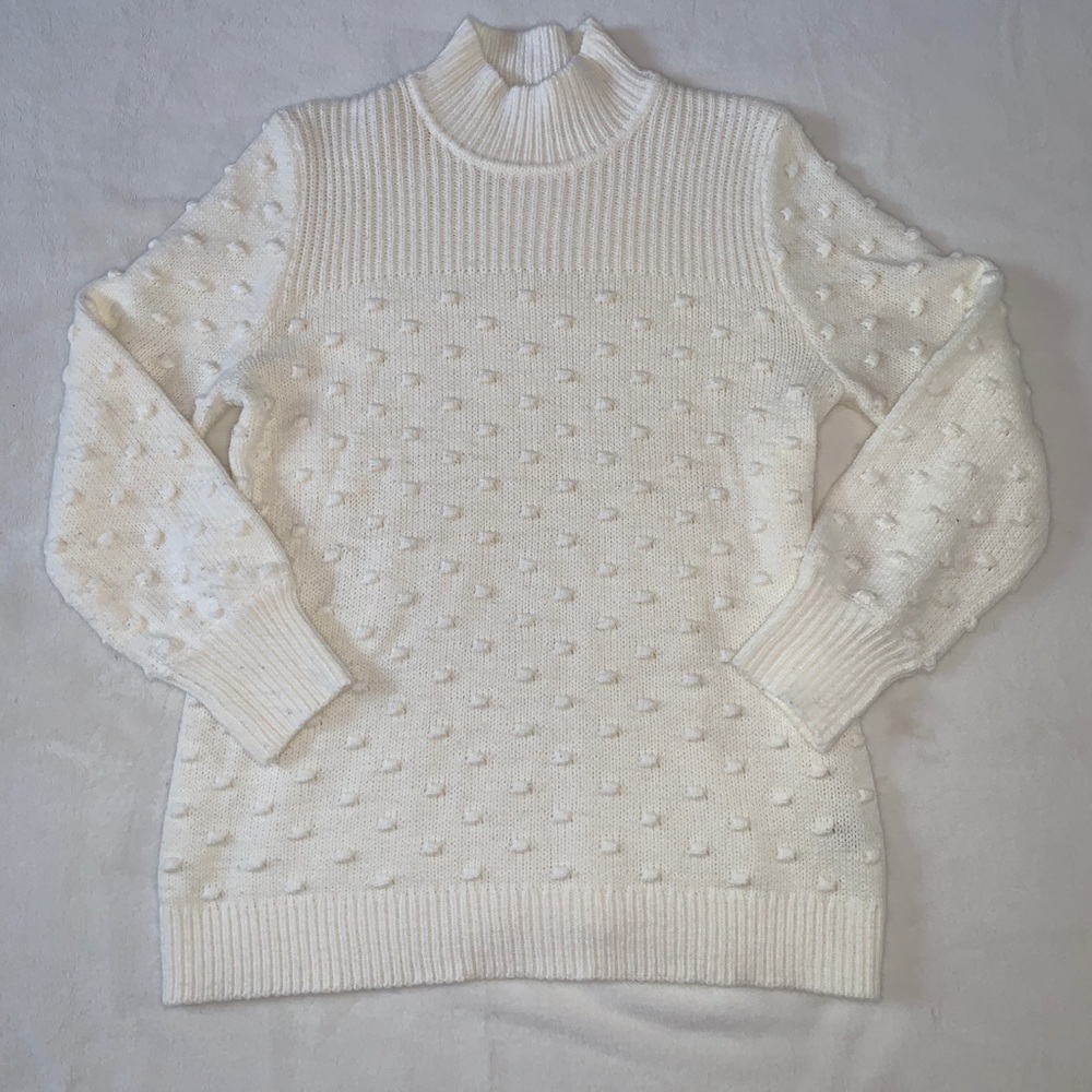 CALVIN KLEIN LONG SLEEVE WHITE SWEATER